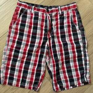 Southpole Men's Red Black White Plaid Casual Shorts Y2K Hip Hop Sz 32 12” inseam